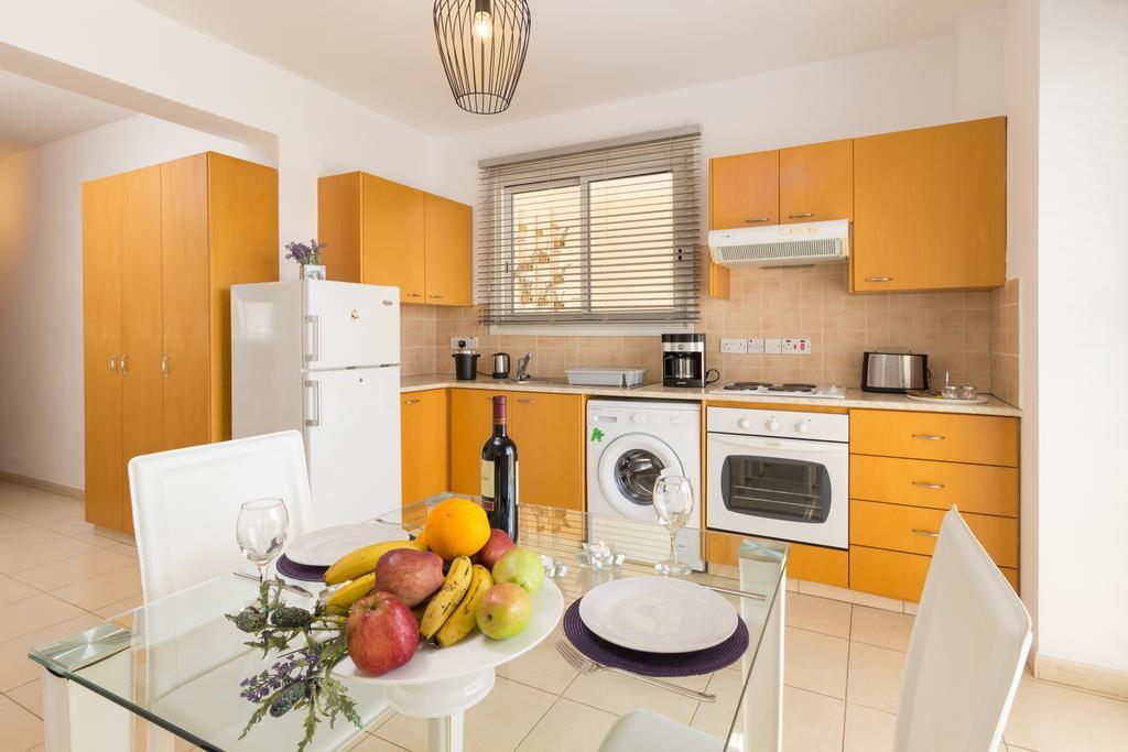 شقة لارنكا  في Elena Court Apt 401 المظهر الخارجي الصورة
