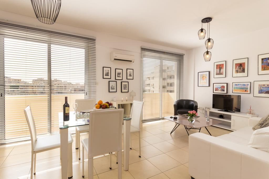 شقة لارنكا  في Elena Court Apt 401 المظهر الخارجي الصورة