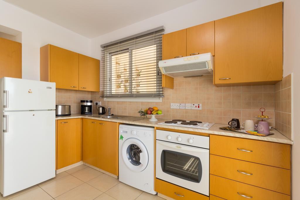 شقة لارنكا  في Elena Court Apt 401 المظهر الخارجي الصورة